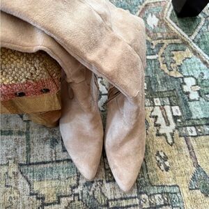 Elegant Tan Women's Boots